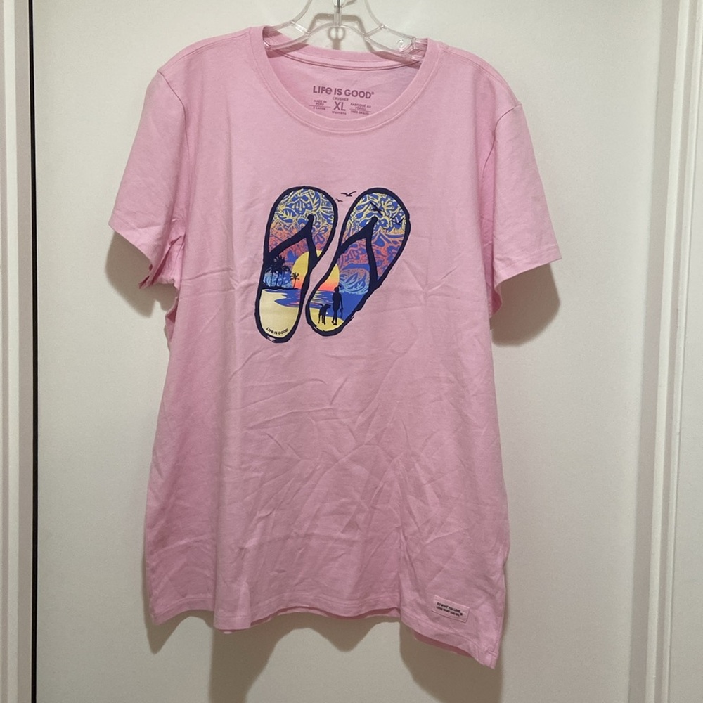 New with tags pink life is good flip-flop T-shirt